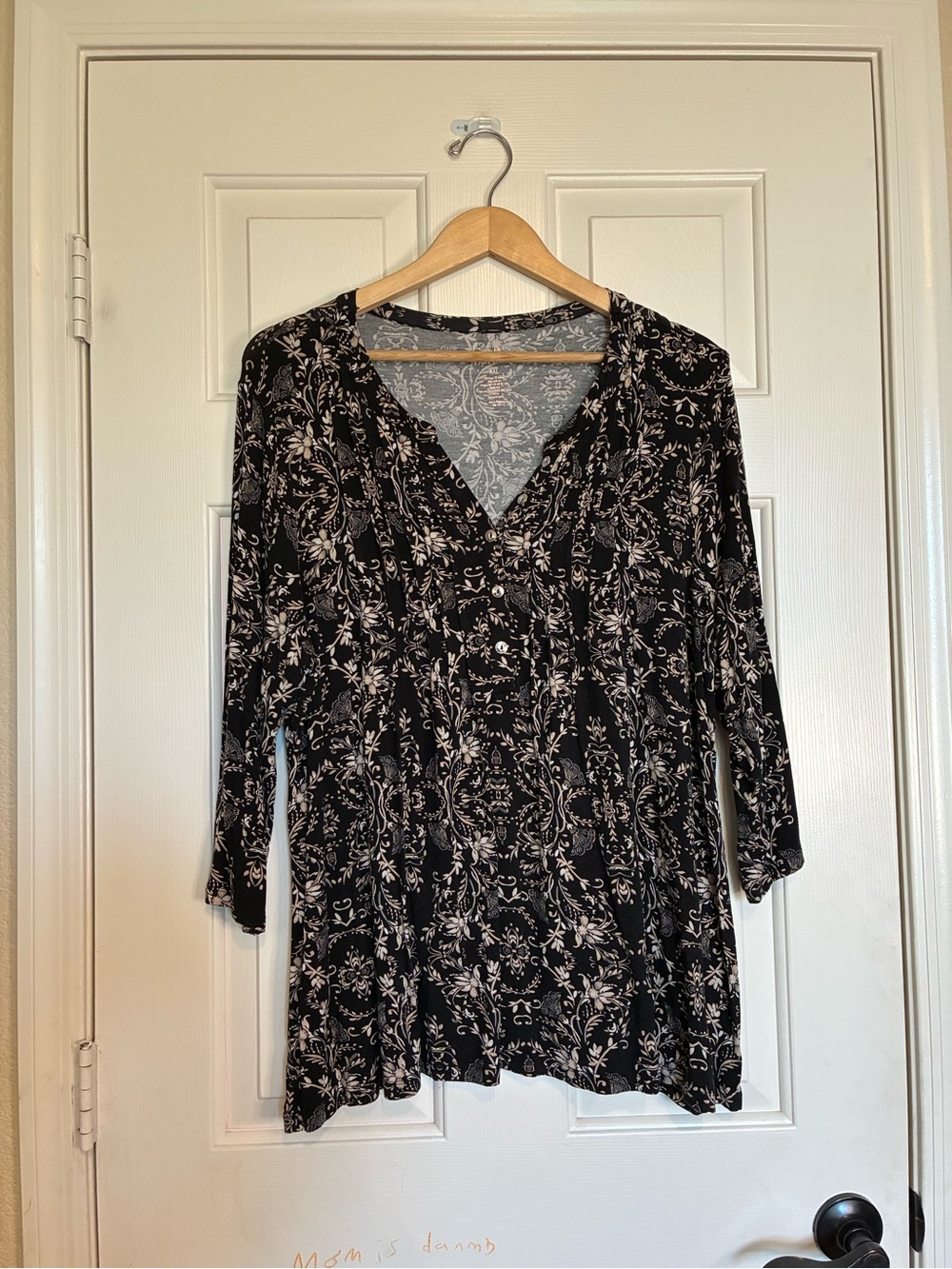 croft & barrow Black and Cream V-Neck Floral Tunic